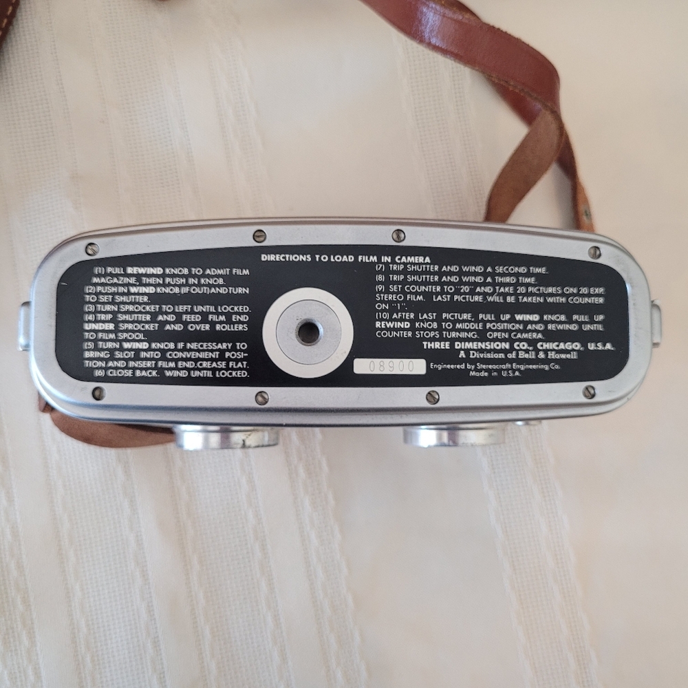Bell & Howell TDC Stereo Vivid Film Camera 35mm w Half Case Leather Vintage - Picture 6 of 8